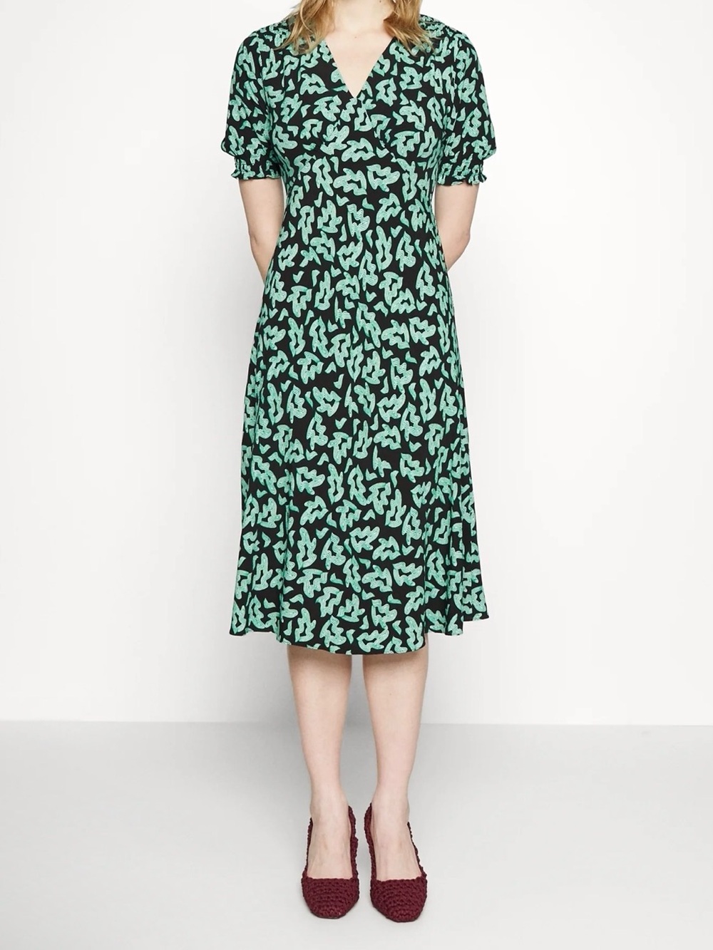 Diane von Furstenberg Black Green Abstract Print 100% Viscose V Neck Dress- 6